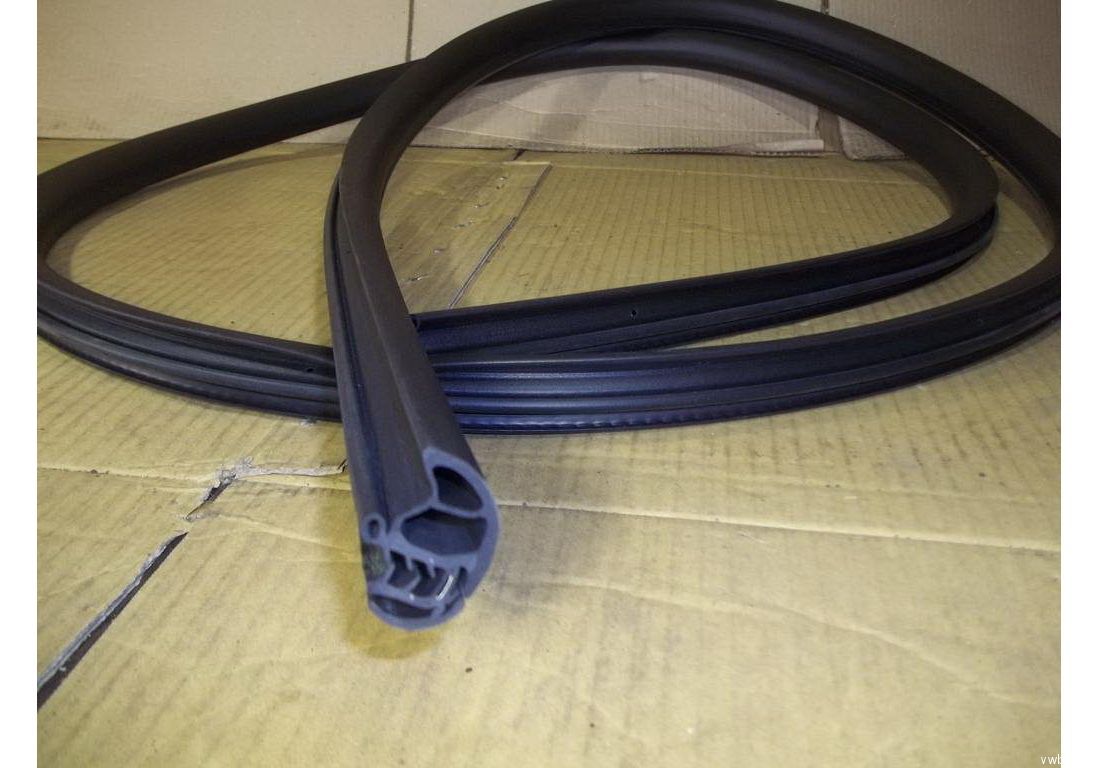 Уплотнитель дверного проема фольксваген т5. Уплотнитель двери фольксваген т5. Уплотнитель сдвижной двери vw t5. Уплотнитель двери vw t5. Уплотнитель дверных проёмов фольксваген т4.