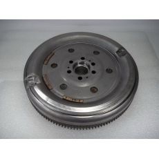 Маховик КПП-6 CAAC,CAAE,CCHA,CCHB Luk 415054010