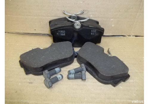 Колодки тормозные задние дисковые R15 без дат. VAG 7D0698451E