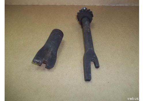 Тормоз задний штанга R левая резьба VAG 701609802 Б/У