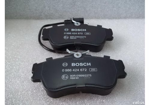Колодки тормозные передние невентилируемые 15 с датчиком BOSCH 0986424672