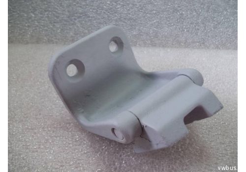 Петля двери распашной левая нижняя VAG 701827153A Б/У Петля двери распашной левая нижняя VAG 701827153A Б/У