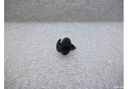 Клипса обшивки черная маленькая MASUMA KE-130