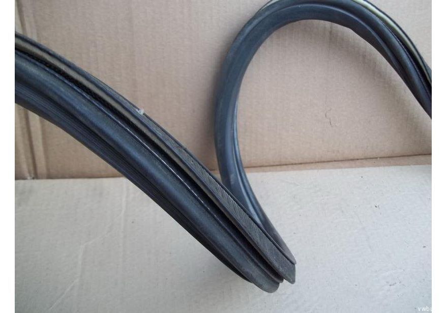 Уплотнитель передней двери фольксваген т5. Уплотнитель двери фольксваген т5 артикул. Уплотнитель передней двери фольксваген т5. Уплотнитель дверного проема фольксваген т5. Уплотнитель двери т5 транспортер.